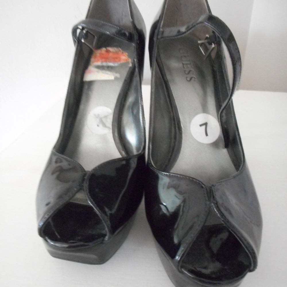 Guess open toe 4.5" heel Black Patent Leather pump - Picture 2 of 8
